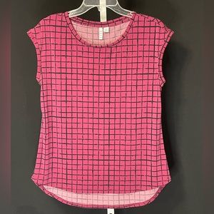 Small ELLE maroon colored lightweight stretchy material top with pleat in back